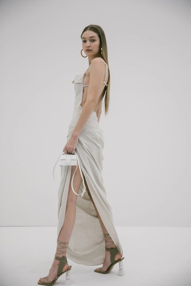 Gigi Hadid đã từng diện chiếc váy tương tự nằm trong BST Thu - Đông 2020 của Jacquemus.