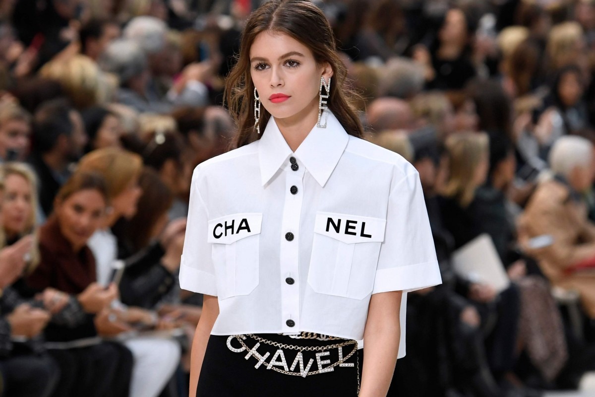 Chanel là một trong những mốt tiên phong giới thiệu mẫu phụ kiện cá tính này