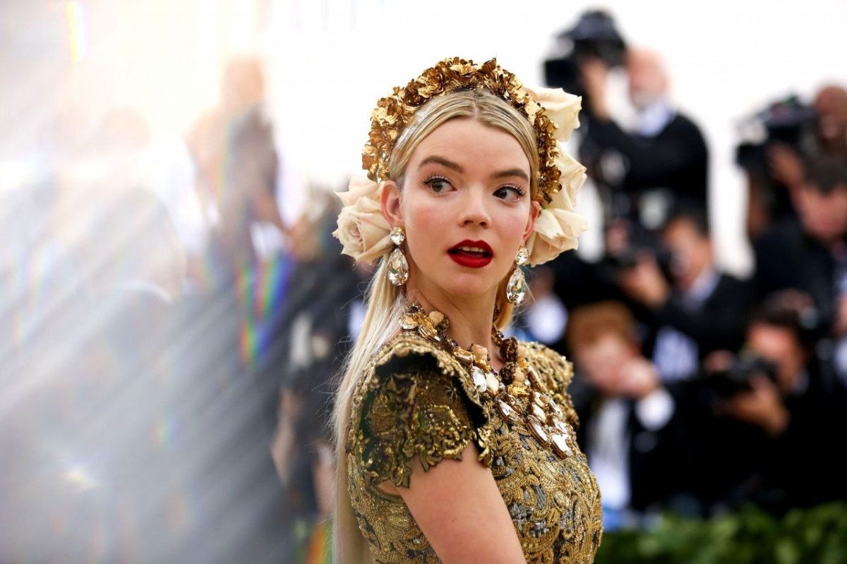 Những khoảnh khắc thời trang thảm đỏ đẹp nhất của Anya Taylor-Joy 