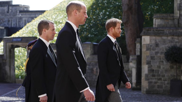 Hoàng tử Williams và Hoàng tử Harry đã gặp lại nhau tại đàm tang ông nội.