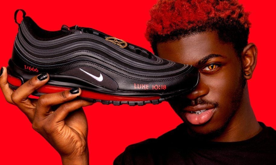 Rapper Lil Nas X đã từng bị khởi kiện do đạo nhái logo và thiết kế đôi Air Max 97 của Nike