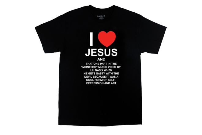 Phiên bản áo thun đen thể hiện tình yêu của Lil Nas X với chúa Jesus.