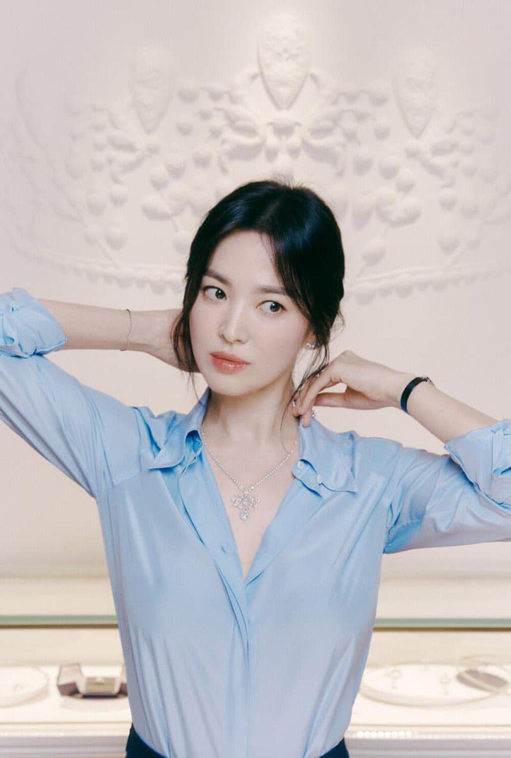 Chaumet đã chứng minh sự đúng đắn của nhãn hàng khi chọn Song Hye Kyo trở thành đại sứ thương hiệu của hãng, bởi hiệu ứng thị trường cô tạo ra là rất khả quan.