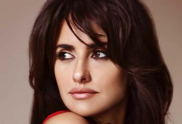 Penelope Cruz sở hữu vẻ đẹp pha trộn giữ nóng bỏng và kiêu kỳ