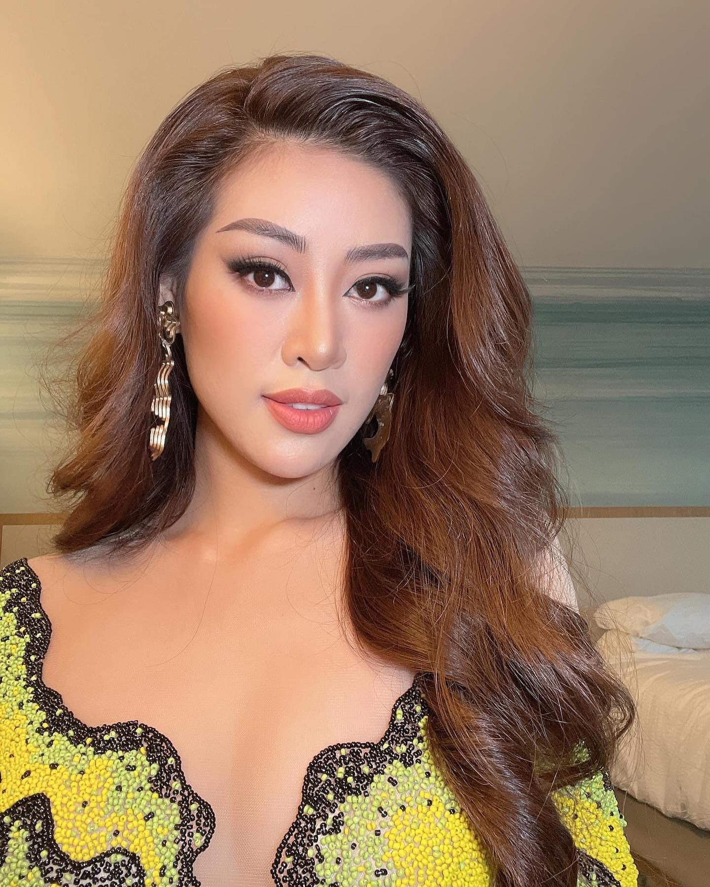 Khánh Vân khiến công chúng 'ngả nghiêng' khi chọn thiết kế váy ruộng bậc thang tại Miss Universe - Ảnh 6