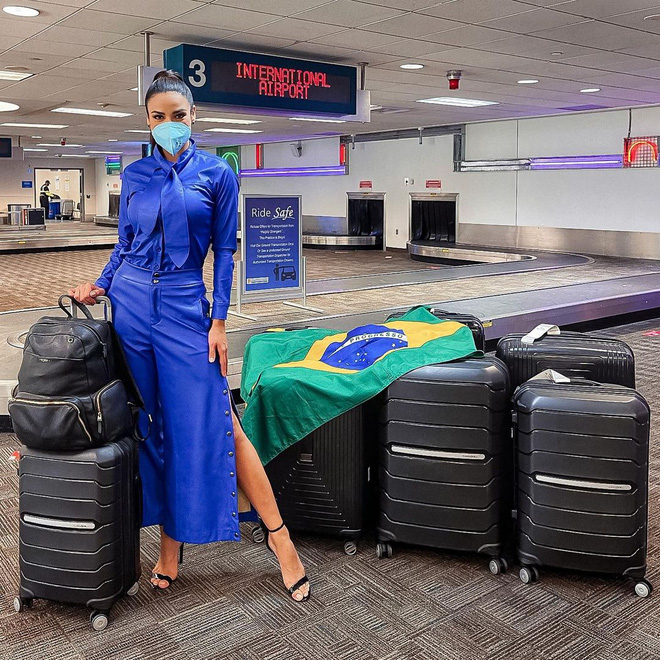 thì đại diện Brazil chỉ mang theo 6 chiếc vali, một lá quốc kỳ và một tinh thần chiến đấu hết mình trên đất Mỹ.