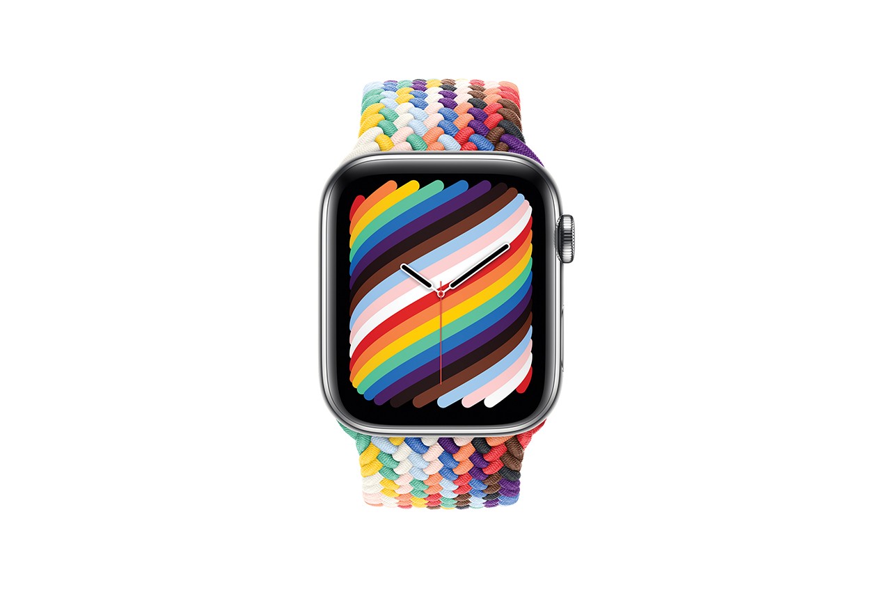 Apple cho ra mắt mẫu đồng hồ được lấy cảm hứng từ lá cờ lục sắc vào đúng ngày quốc tế chống kỳ thị cộng đồng LGBT. Đây như một thông điệp mà công ty công nghệ muốn gửi đến những người yêu mến mình.