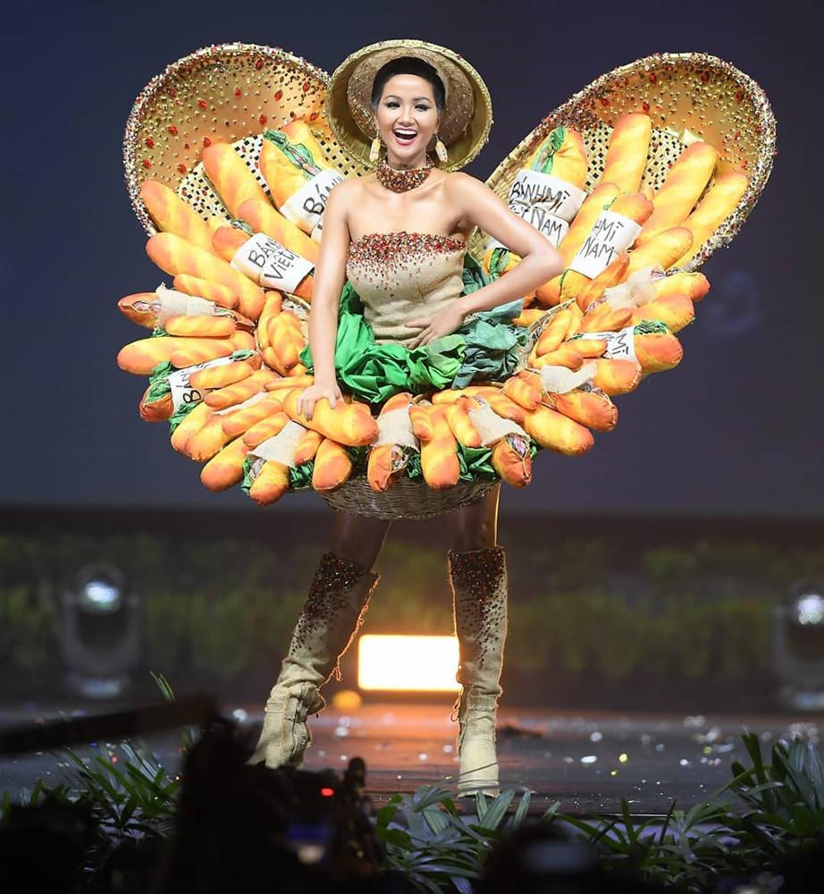 H'hen Niê diện 'Bánh mì' trở thành một trong những khoảnh khắc ấn tượng nhất của một người đẹp Việt Nam trên sàn đấu Miss Universe.