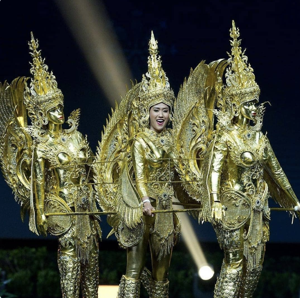 Trang phục của Lào vào năn 2018 lấy cảm hứng từ truyền thuyết dân gian.