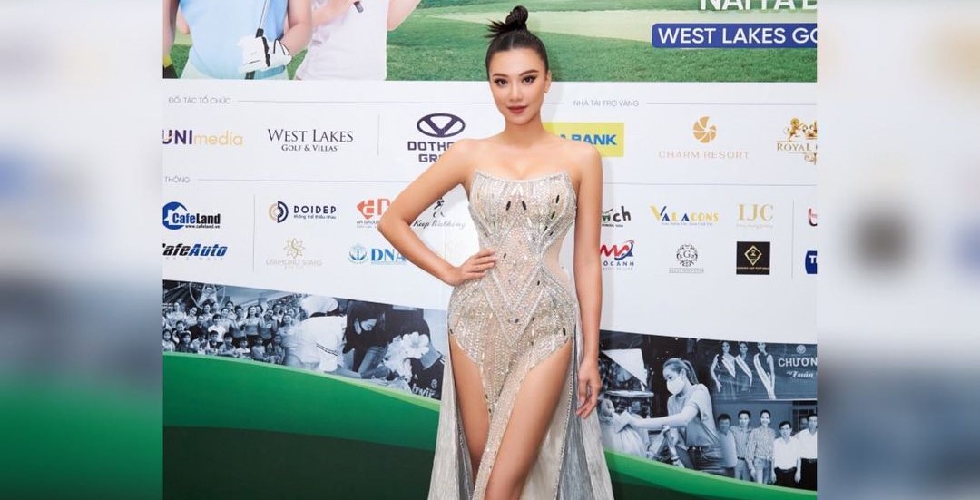 Á hậu Kim Duyên thả dáng trong chiếc váy dạ hội cắt xẻ táo bạo khiến dân tình nín thở 