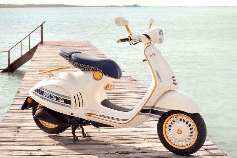 Ca sỹ Justin Bieber và Vespa ra mắt mẫu xe tay ga thời trang