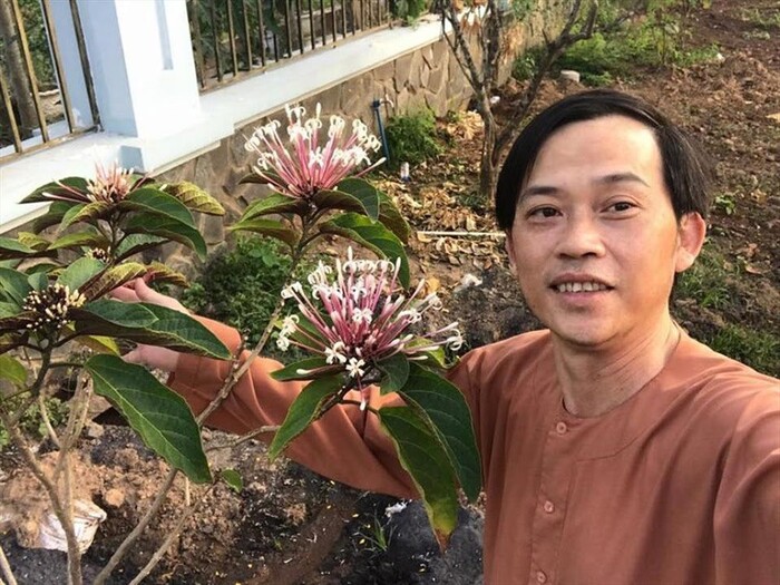 Là đại gia nhưng Hoài Linh vẫn sở hữu gu ăn mặc chất phác như anh nông dân
