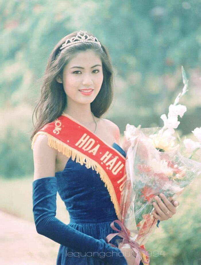 Hoa hậu Thu Thủy đăng quang khi vừa tròn 18 tuổi.