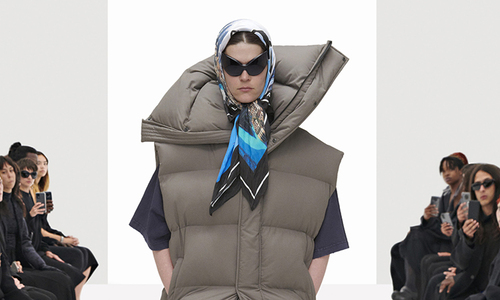 Balenciaga tổ chức show thời trang với người mẫu và khán giả ảo 
