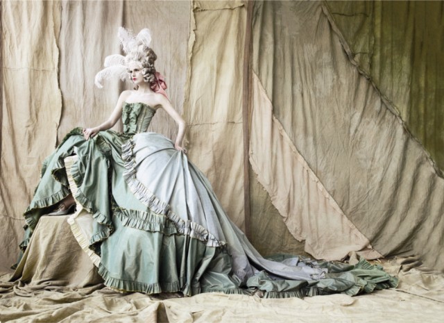 Một thiết kế Haute Couture được lấy cảm hứng từ nữ hoàng Pháp Marie Antoinette.