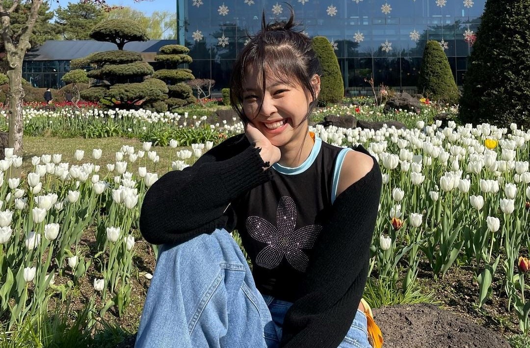 9 cách để phối quần jeans đẹp như Jennie  