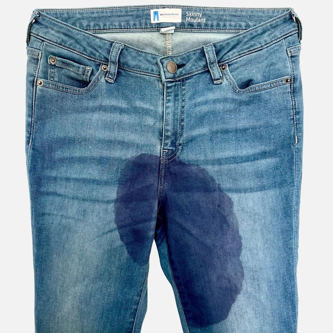 Thương hiệu thời trang Mỹ Wet Pants Denim cho ra mắt chiếc quần jeans được nhuộm màu đũng quần. Nhìn xa, người mặc như đang tè dầm ra quần vậy.