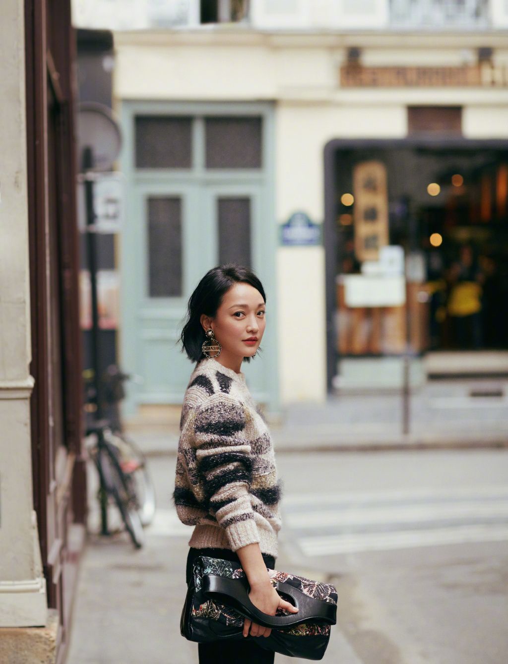 Châu Tấn có sự thấu cảm với giá trị thương hiệu Chanel: Mạnh mẽ nhưng vẫn đầy nữ tính và thanh tao.