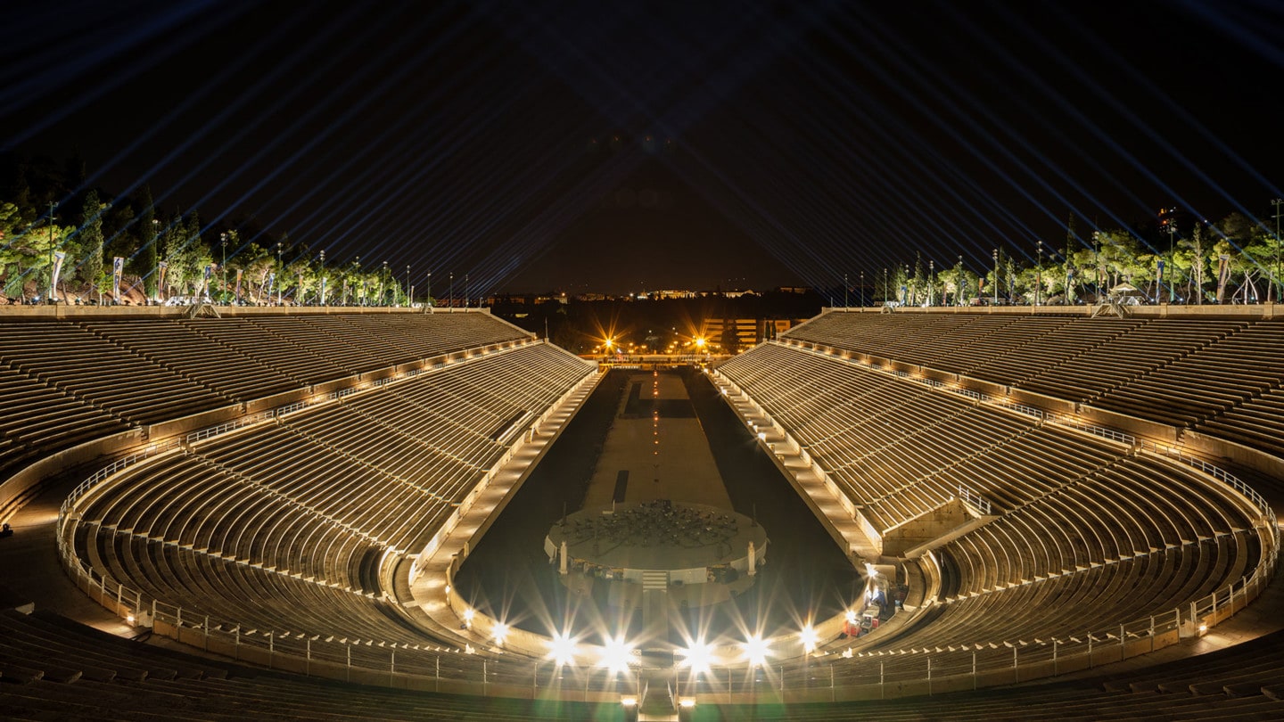 Toàn cảnh sân vận động Panathenaic, nơi diễn ra show diễn Dior Cruise 2022.
