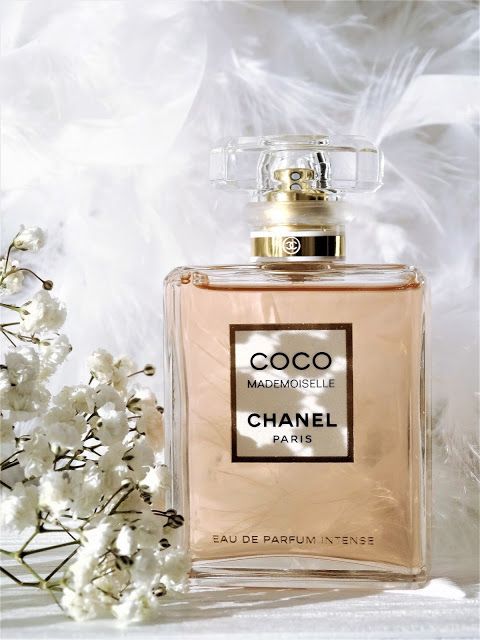 Nước hoa Eau de Parfum sẽ có khả năng bám hương cả ngày dài thậm chí đến cả buổi tối.