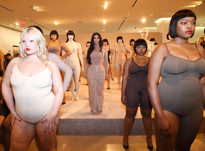 Kim Kardashian đã từng tổ chức một show có đầy đủ các người mẫu với mọi độ tuổi, hình dáng và màu da.