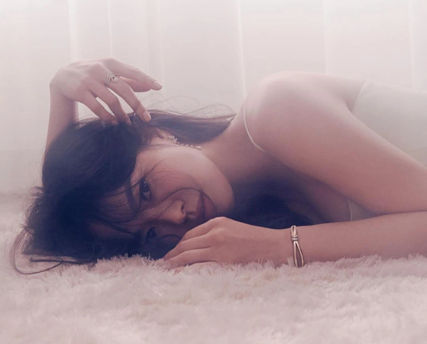 Tượng đài nhan sắc Song Hye Kyo đẹp bất chấp thời gian trên bìa tạp chí