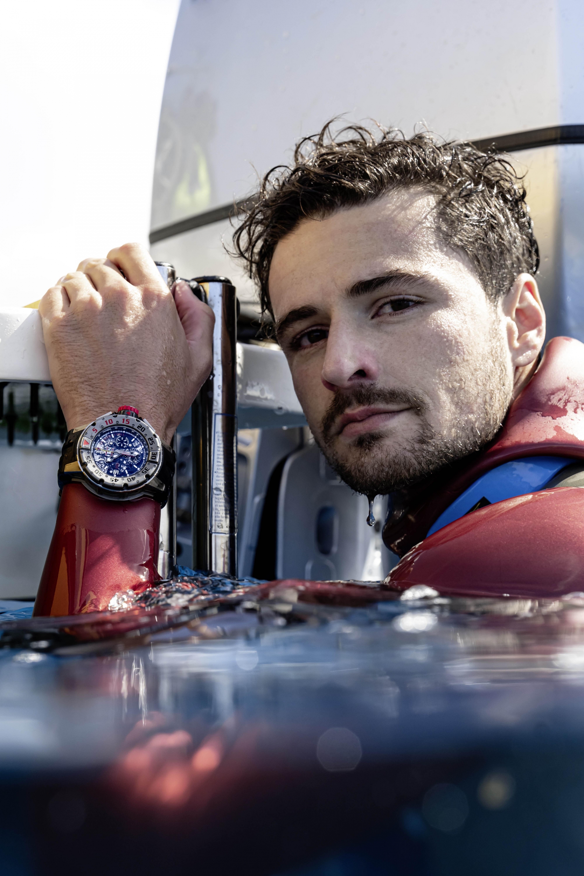 Arnaud tự chủ động liên hệ Richard Milles để dùng thử sản phẩm và điều này đã giúp anh trở thành gương mặt quảng bá cho chiếc đồng hồ đắt đỏ.