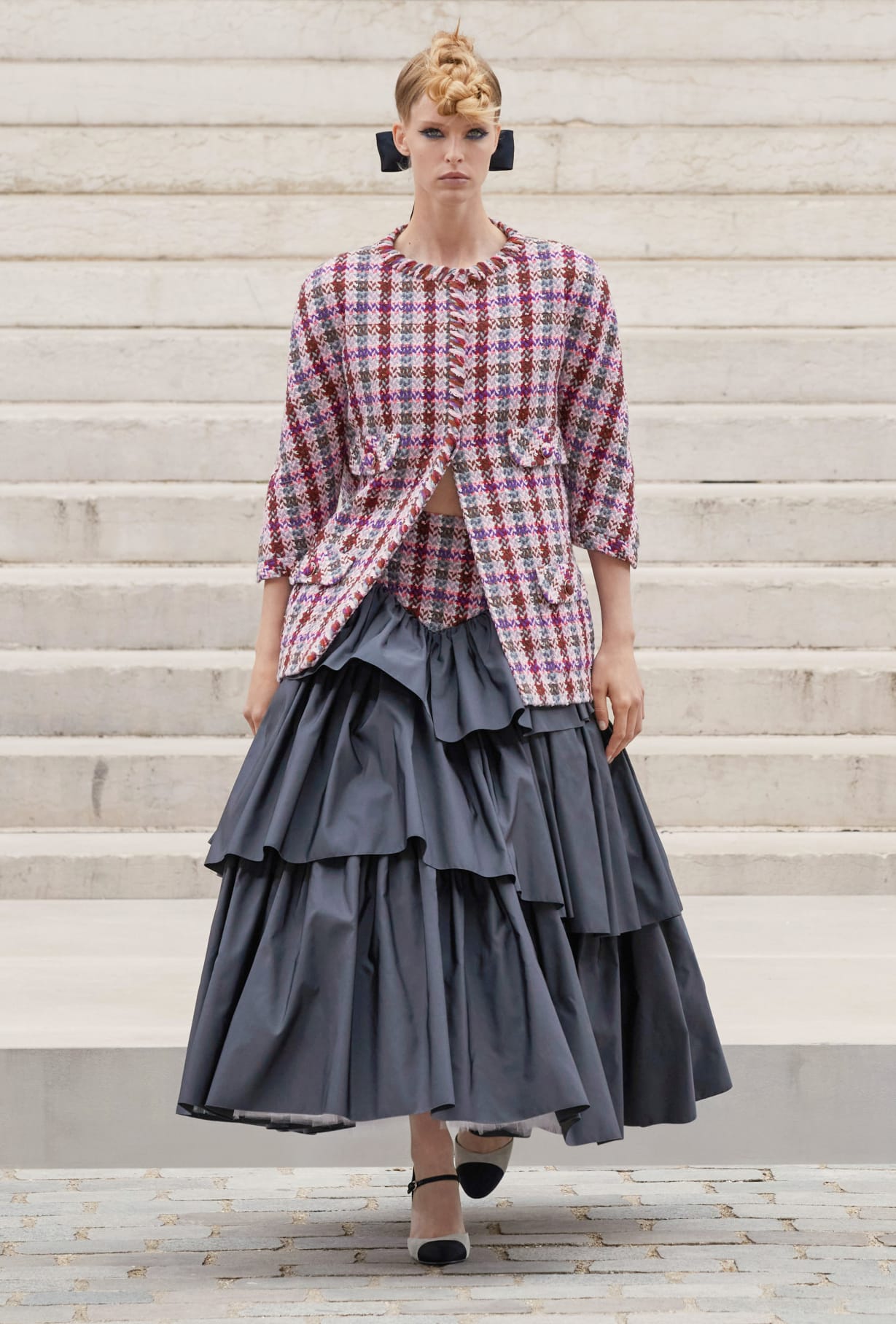 Chanel Haute Couture 2021: Sự tối giản của sàn diễn để tôn vinh trang phục  - Ảnh 13