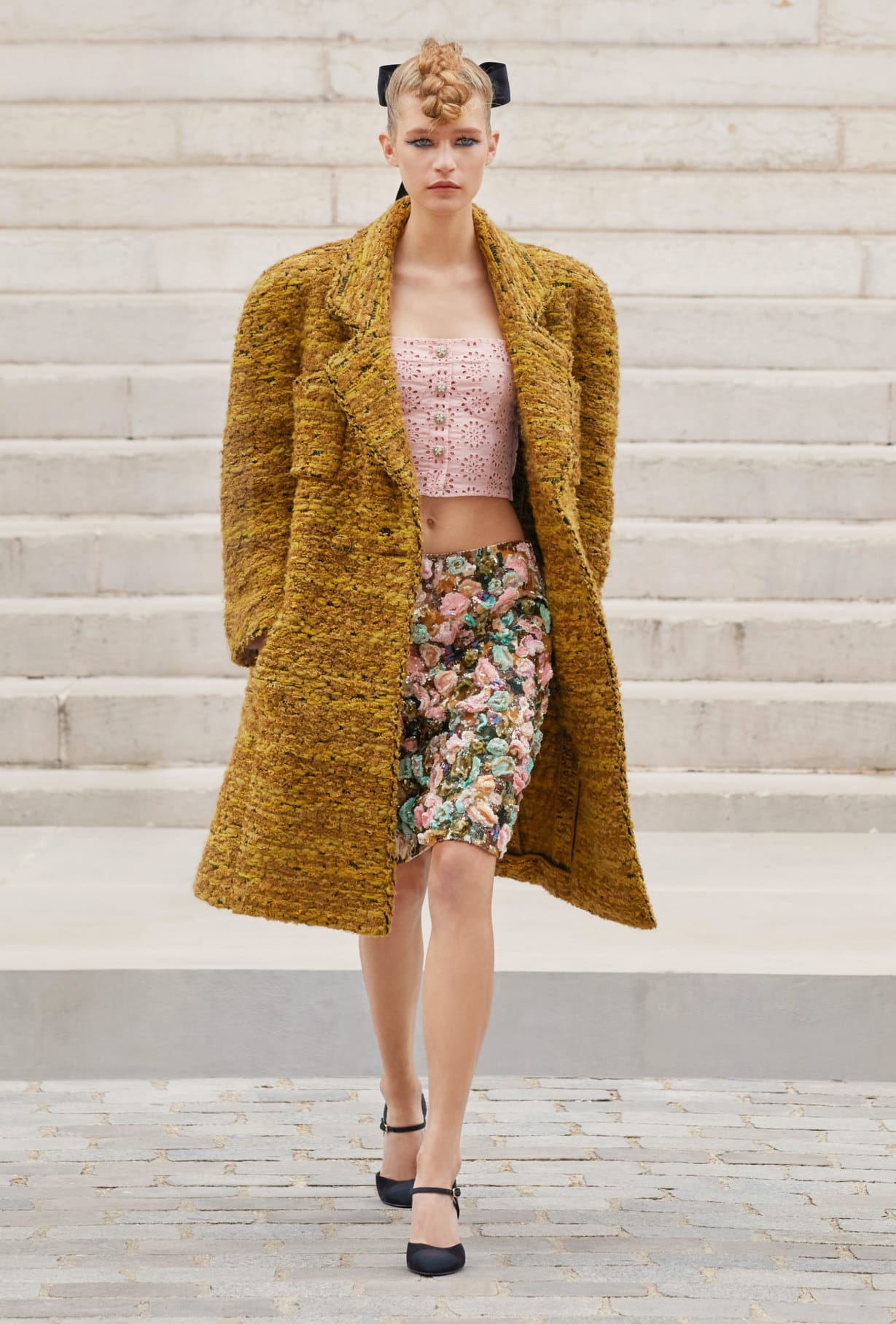 Chanel Haute Couture 2021: Sự tối giản của sàn diễn để tôn vinh trang phục  - Ảnh 9
