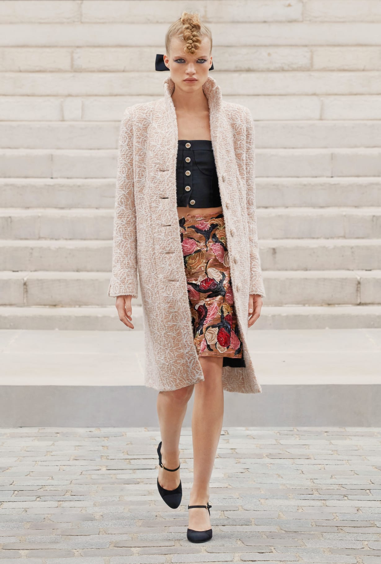 Chanel Haute Couture 2021: Sự tối giản của sàn diễn để tôn vinh trang phục  - Ảnh 8