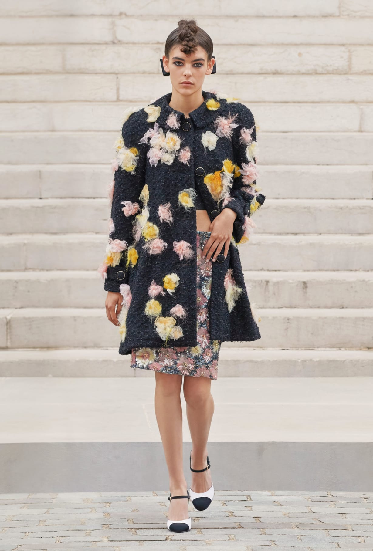 Chanel Haute Couture 2021: Sự tối giản của sàn diễn để tôn vinh trang phục  - Ảnh 5