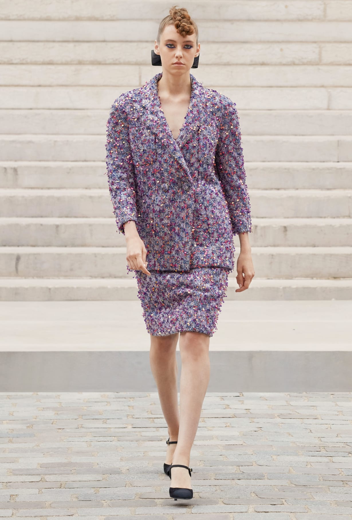 Chanel Haute Couture 2021: Sự tối giản của sàn diễn để tôn vinh trang phục  - Ảnh 18