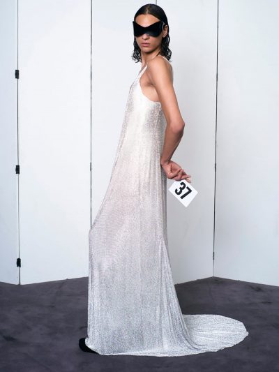 Balenciaga Haute Couture Thu-Đông 2020: Giấc ngủ nửa thế kỷ đã kết thúc  - Ảnh 9