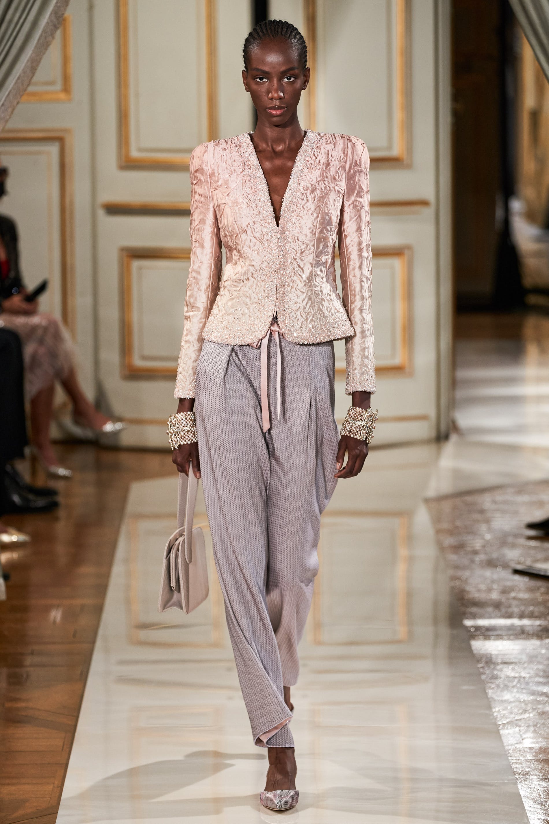 Armani Prive Haute Couture Thu Đông 2021:  Sức sáng tạo không ngừng nghỉ  - Ảnh 15