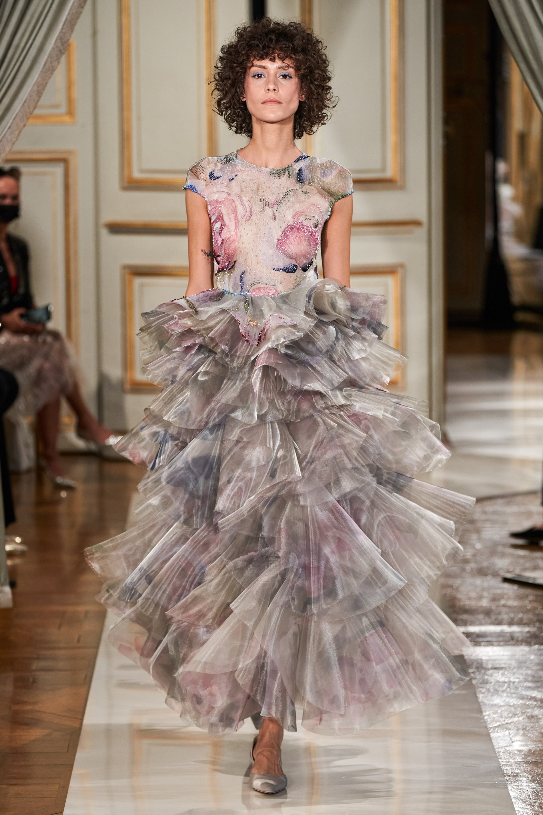 Armani Prive Haute Couture Thu Đông 2021:  Sức sáng tạo không ngừng nghỉ  - Ảnh 12