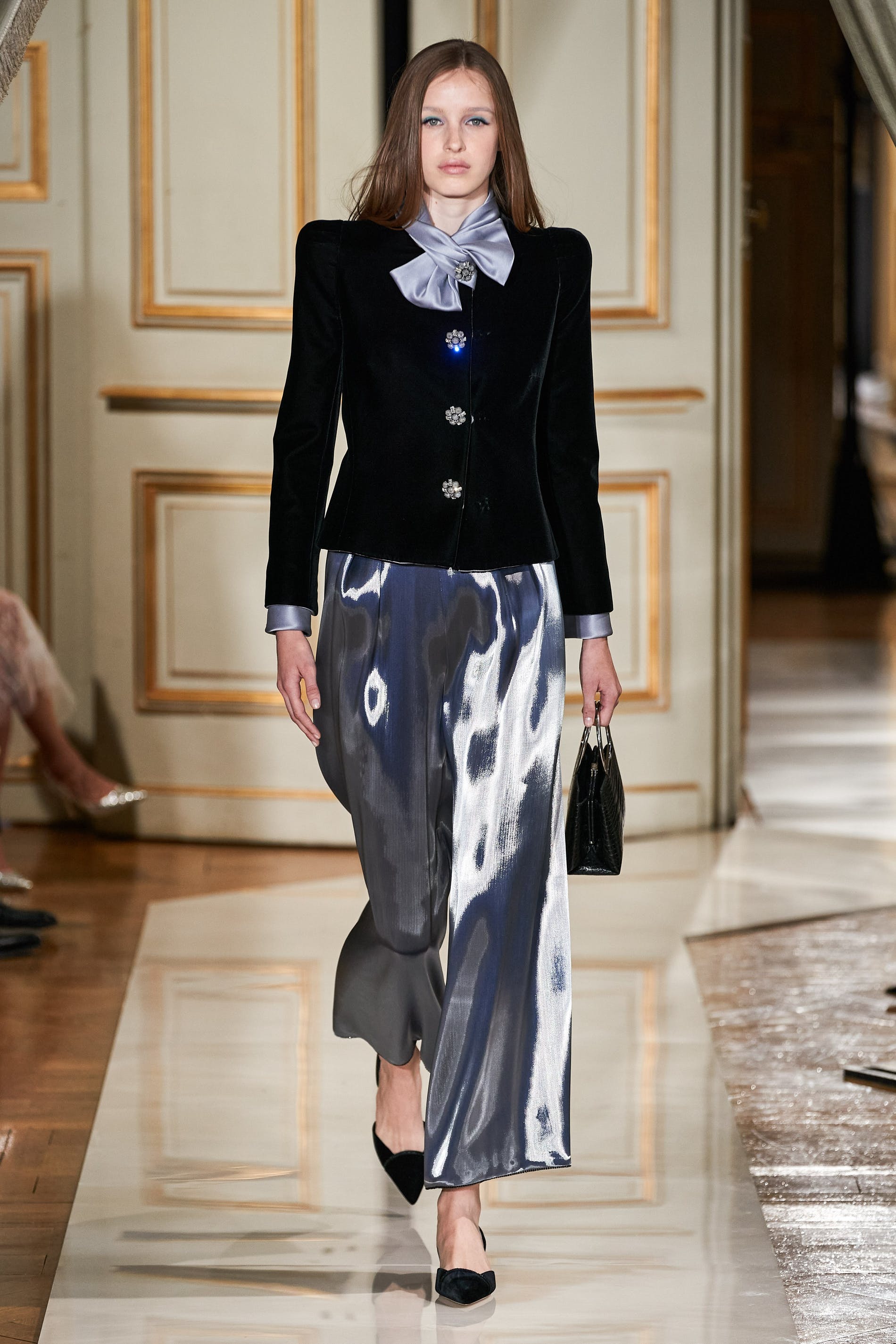 Armani Prive Haute Couture Thu Đông 2021:  Sức sáng tạo không ngừng nghỉ  - Ảnh 3