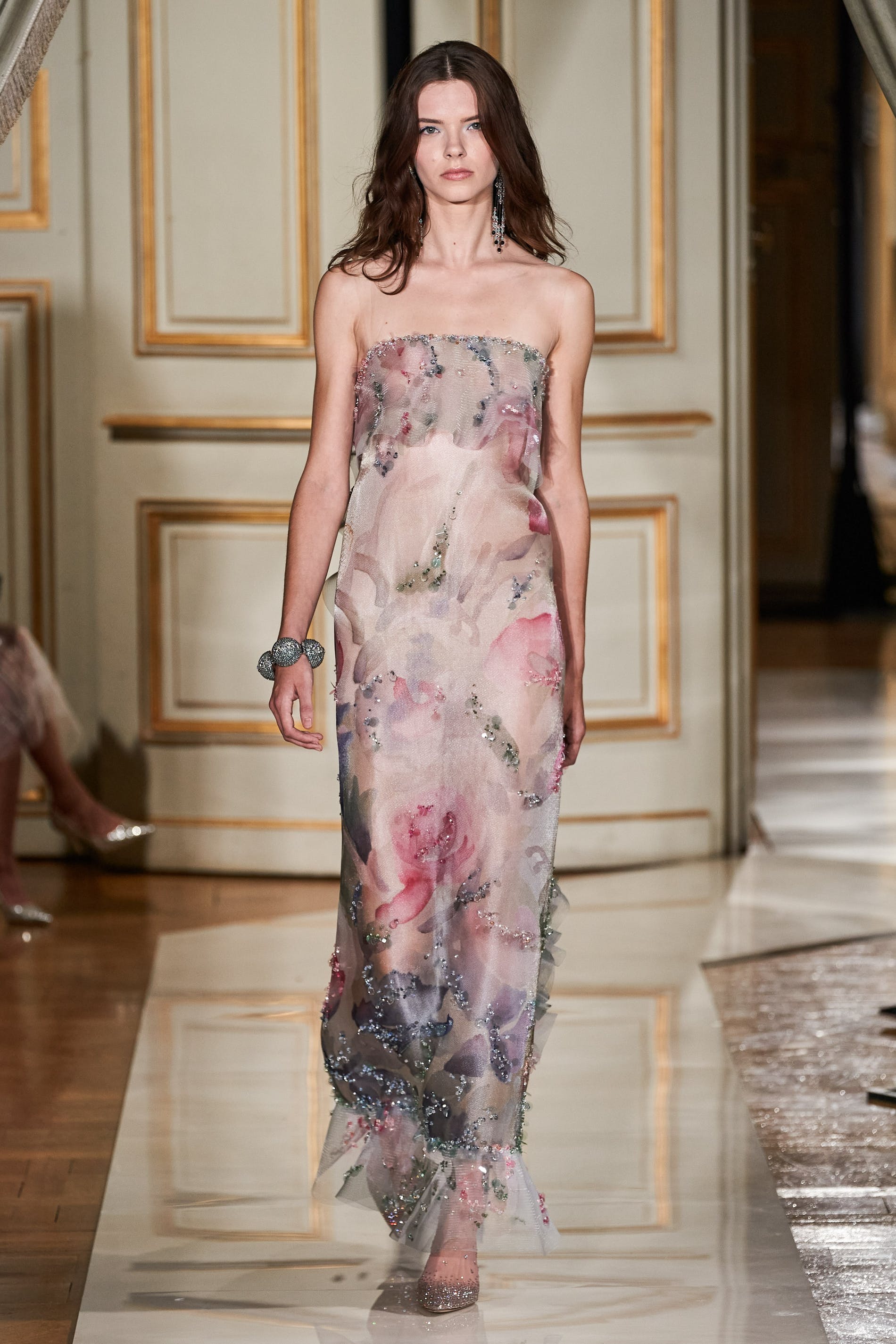 Armani Prive Haute Couture Thu Đông 2021:  Sức sáng tạo không ngừng nghỉ  - Ảnh 9