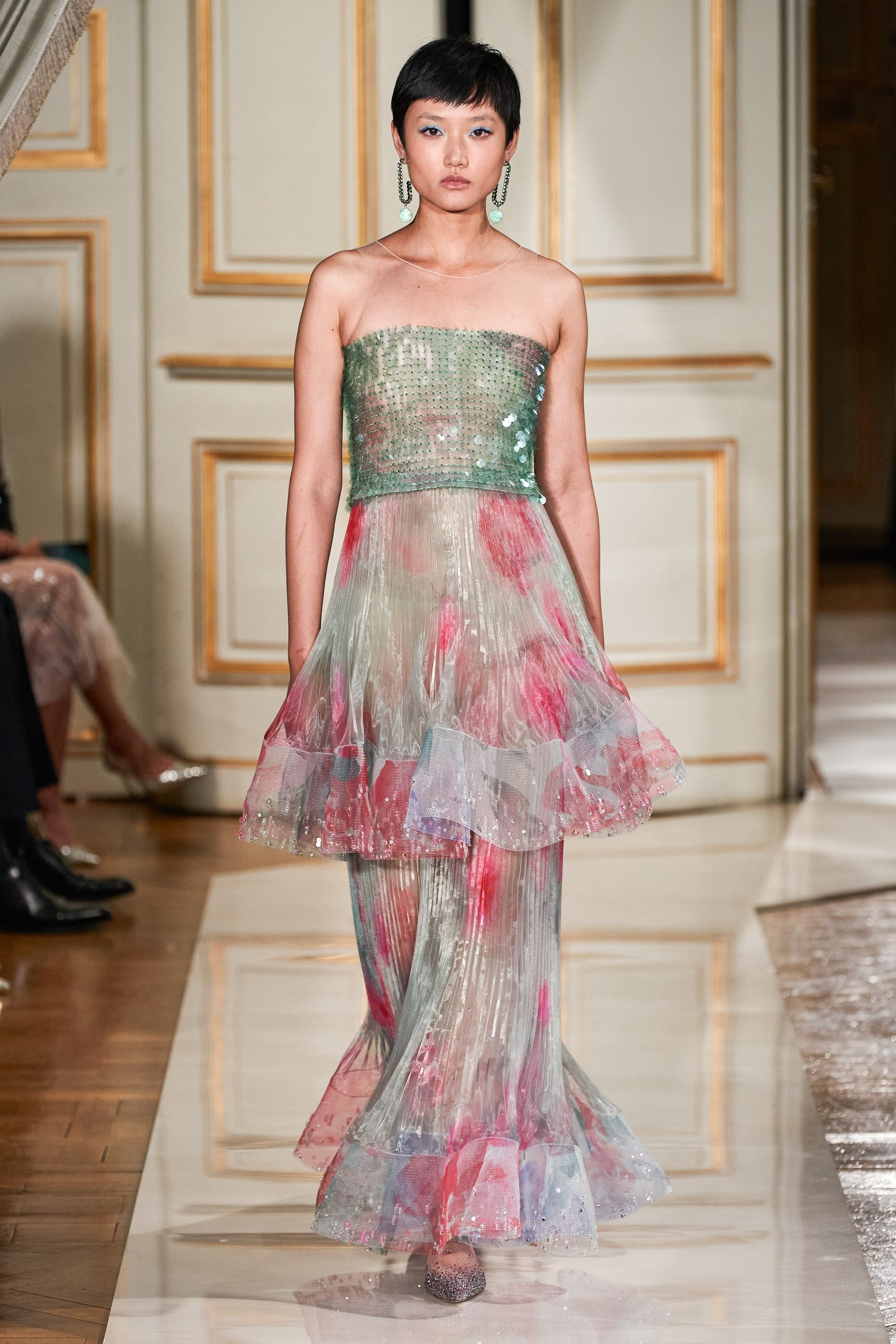 Armani Prive Haute Couture Thu Đông 2021:  Sức sáng tạo không ngừng nghỉ  - Ảnh 8