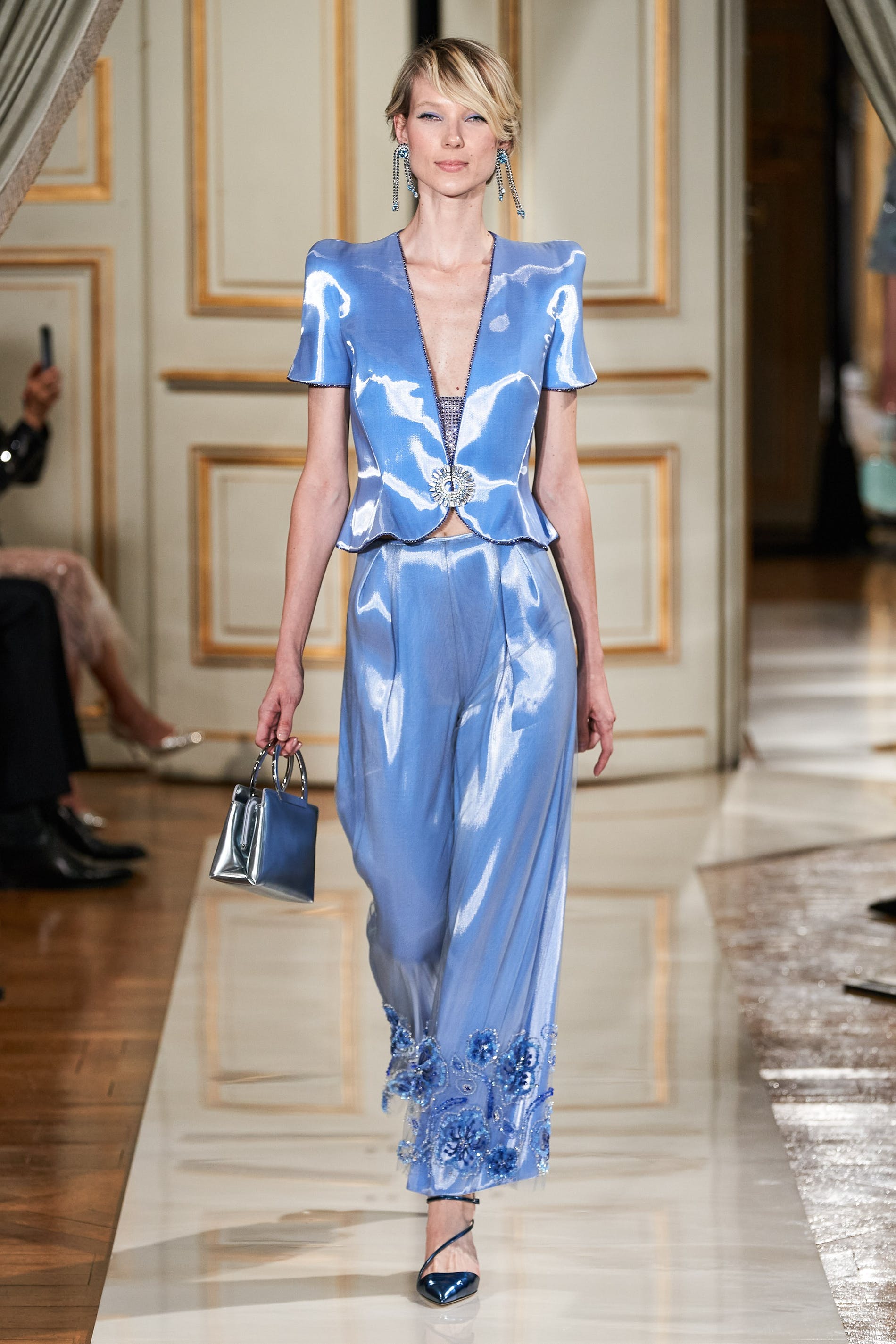 Armani Prive Haute Couture Thu Đông 2021:  Sức sáng tạo không ngừng nghỉ  - Ảnh 4