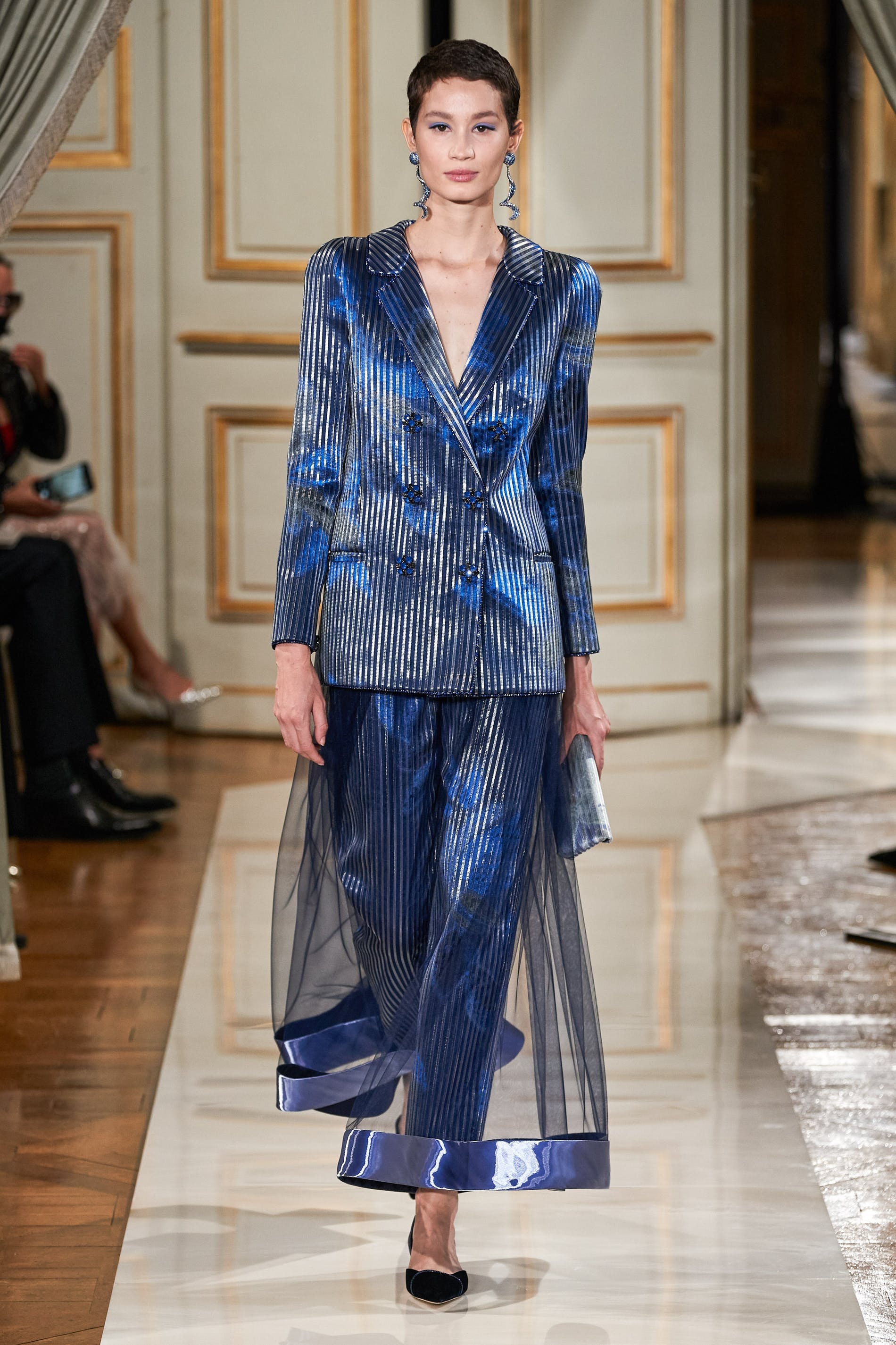 Armani Prive Haute Couture Thu Đông 2021:  Sức sáng tạo không ngừng nghỉ  - Ảnh 5