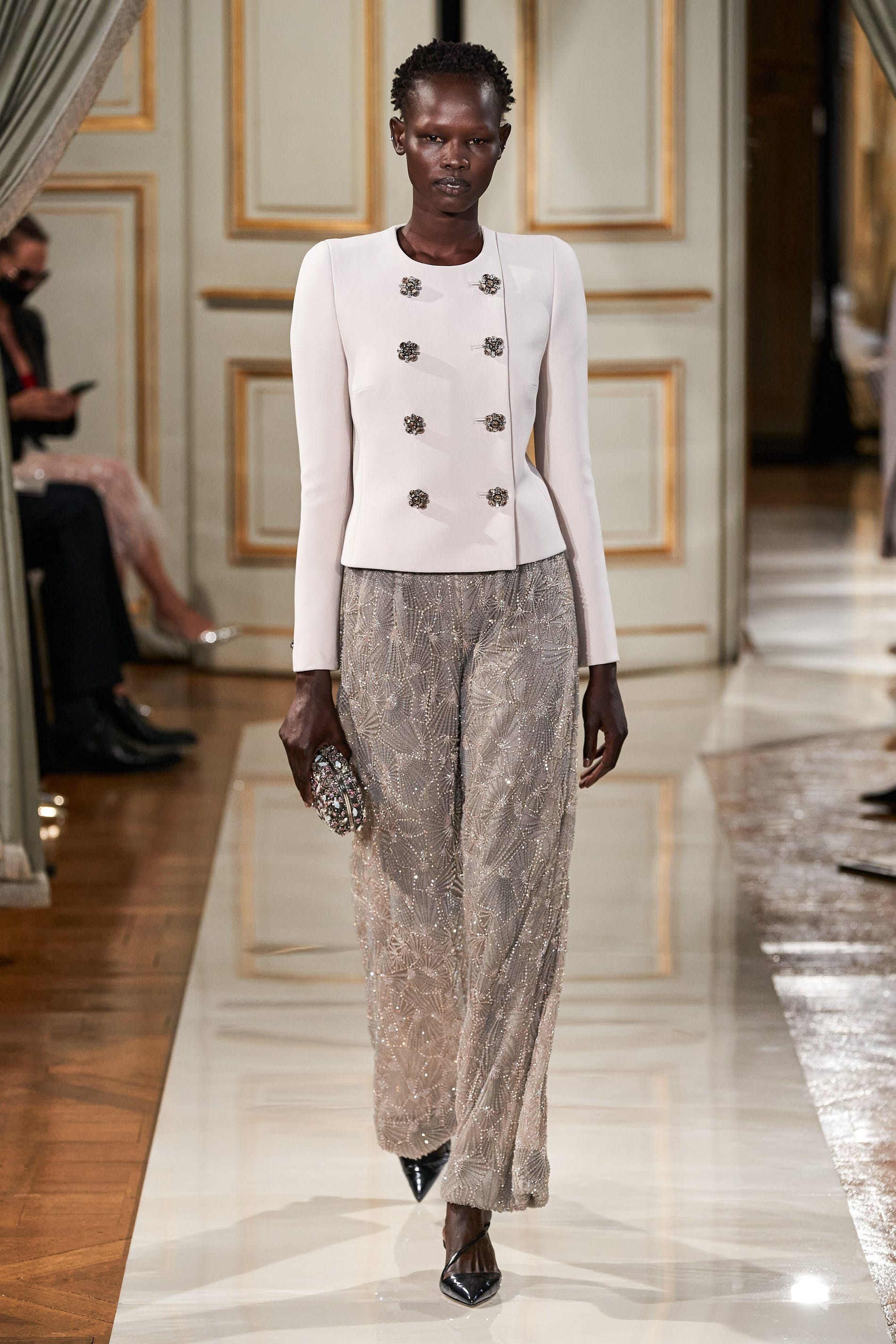 Armani Prive Haute Couture Thu Đông 2021:  Sức sáng tạo không ngừng nghỉ  - Ảnh 13