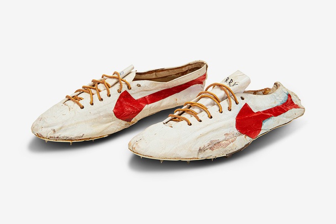 Giày Nike 60 năm tuổi được bán với giá 1 triệu USD 