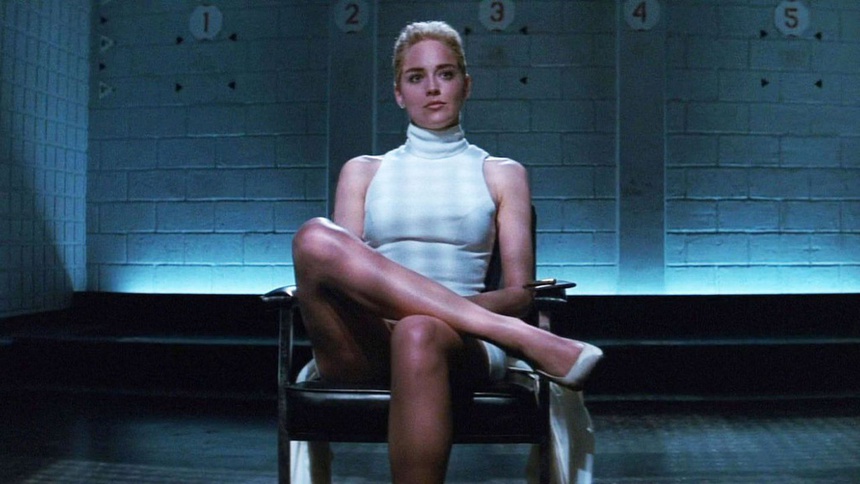 Cảnh bắt chéo chân của Sharon Stone trong Basic Instinct trở thành cảnh kinh điển của làng điện ảnh.