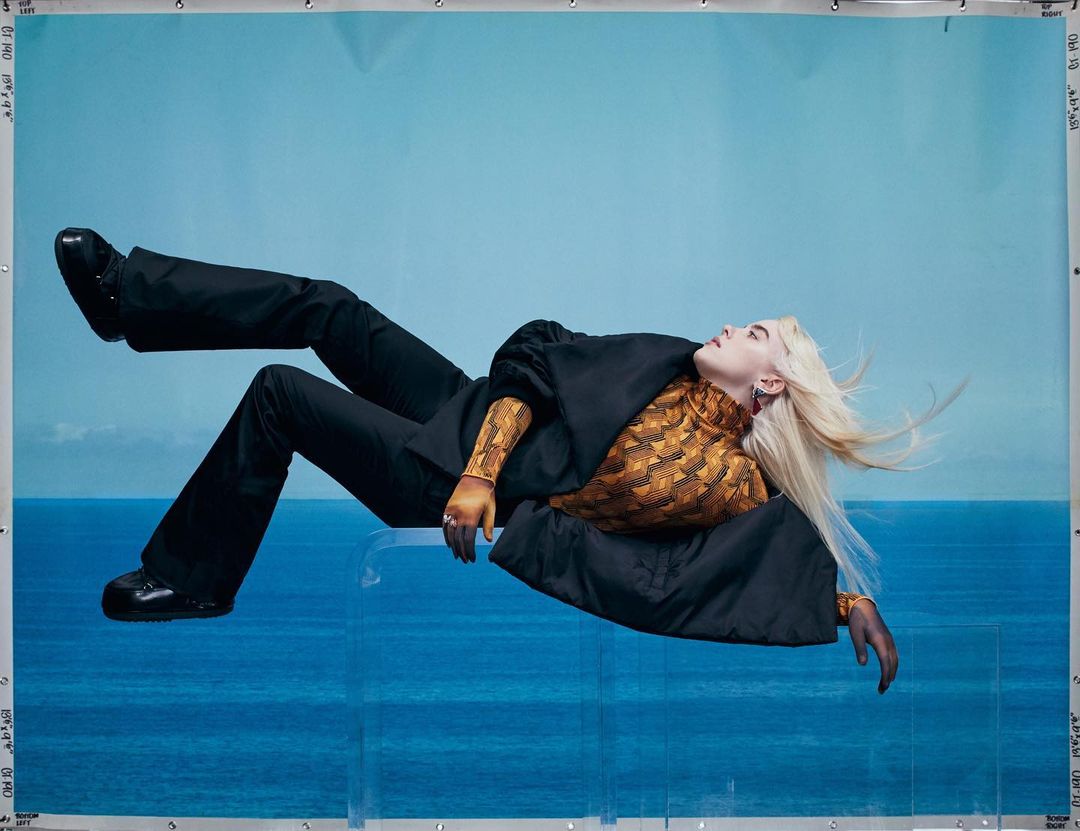 Billie Eilish “giả trân” trên bìa tạp chí Vogue Úc 