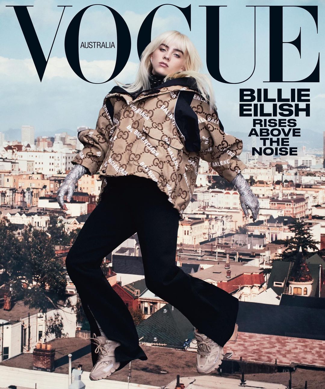 Billie Eilish bị ghép vào một phông nền đầy giả trân. Thậm chí designer của Vogue còn không thèm đổ bóng cho nữ ca sĩ. Billie đang mặc những thiết kế nằm trong BST Gucci x Balenciaga.