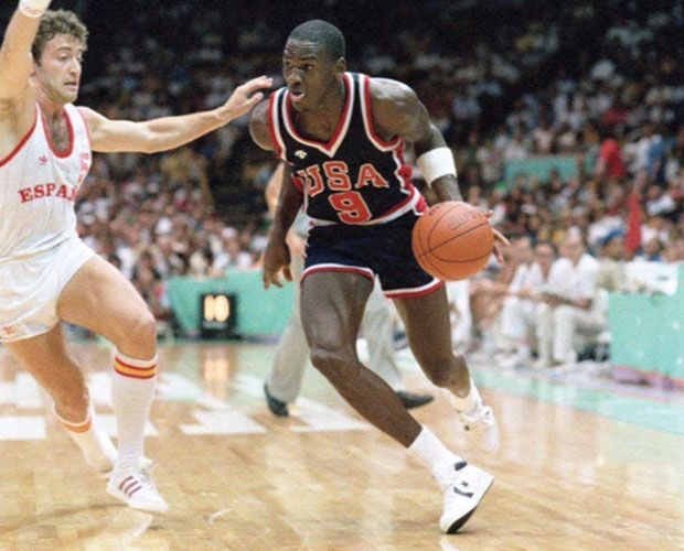Đôi Convese Fastbreak từng đồng hành cùng Michael Jordan thi đấy tại Olympic 1984.