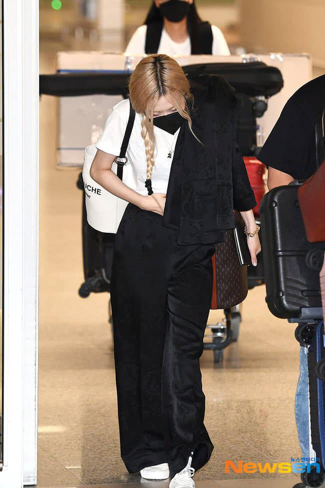Rosé BLACKPINK vừa trở về Hàn Quốc sau một chuyến du lịch dài ngày tại Mỹ.