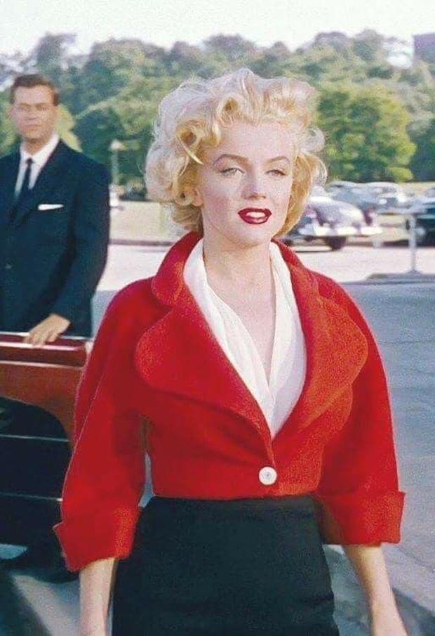 Phong cách thời trang vượt thời đại của Marilyn Monroe.