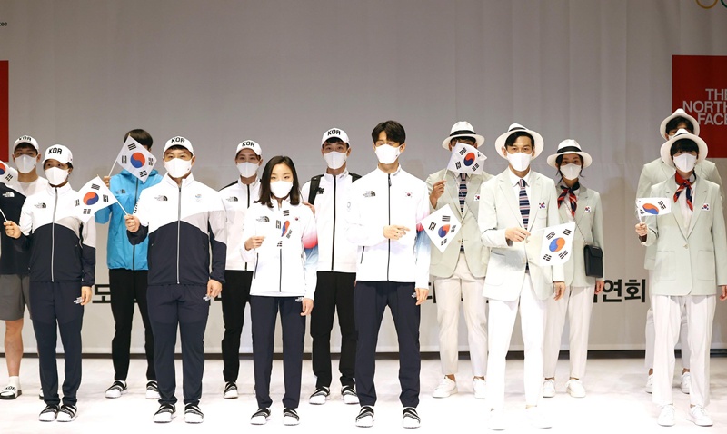 Trang phục của đội tuyển Hàn Quốc.