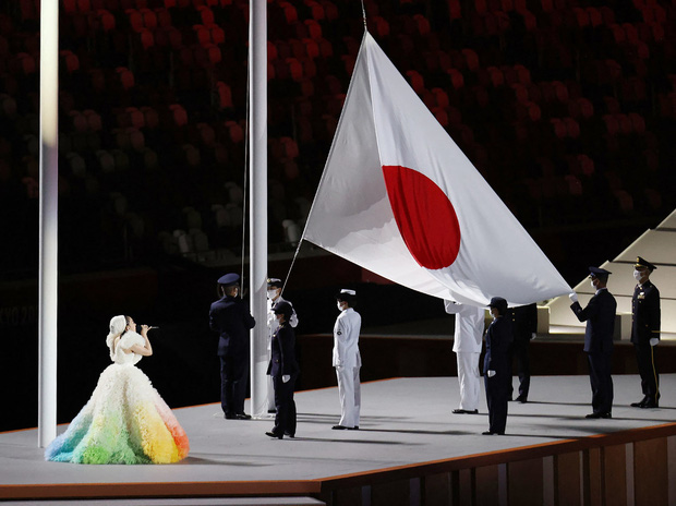 Nữ ca sĩ Misia mặc váy kẹo bông gòn hát quốc ca mừng khai mạc Olympic Tokyo diễn ra vào ngày 23/7